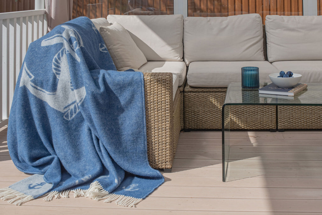 ANKER ullpledd på terrasse – Tuva Tøv